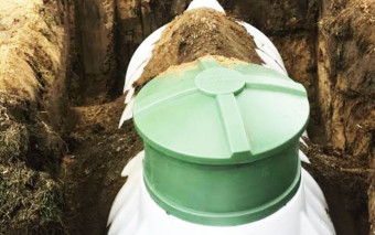 Przydomowa oczyszczalnia czy szambo? Wybór, który może obniżyć rachunki o tysiące