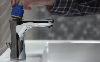 Jak naprawić głowicę ceramiczną w kranie? Praktyczny poradnik w 7 krokach