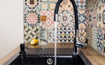 Bateria kuchenna, która przetrwa lata? Na co zwrócić uwagę przy wyborze?