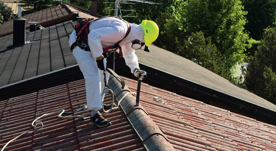 Azbest z dachów do 31 marca 2026: termin dłuższy, pieniędzy wciąż mało