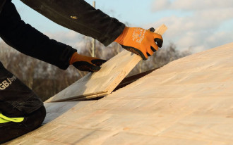 Nowoczesne deskowanie dachu - panel dachowy lity