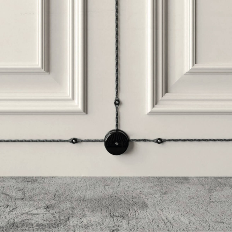 instalcja elektryczna natynkowa czarna