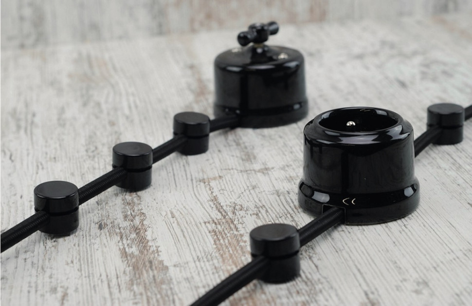 czarne gniazdka natynkowe retro