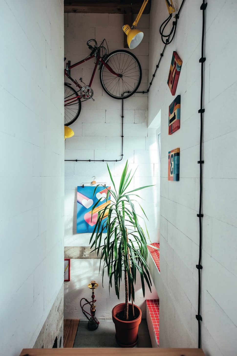 instalacja elektryczna natynkowa kable mocowanie