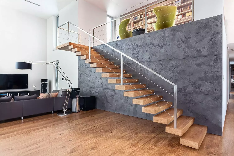 Dobrze zaplanowane schody mogą stać się centralnym punktem wnętrza, podkreślając jego charakter.