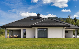 To musisz wiedzieć. Jakie czynniki wpływają na ostateczną cenę dachu z dachówki ceramicznej?