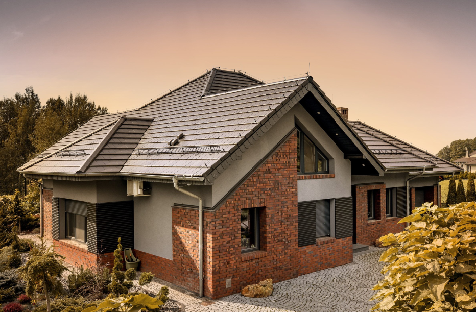 Dachówka ceramiczna Braas Turmalin, kolor antracytowy