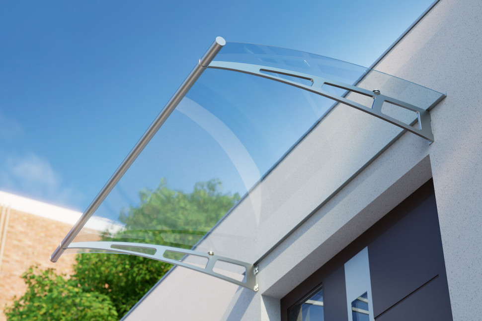 szklany daszek nad drzwiami