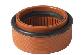 Rura PCV w betonie? Tak, ale nie na sztywno!