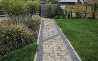 Nawierzchnia utwardzona, czyli jak zrobić ścieżki wokół domu?
