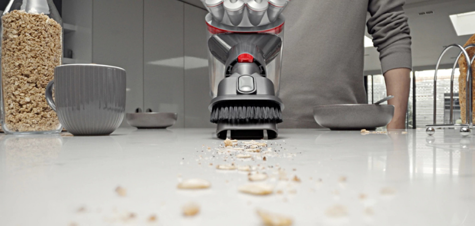 Odkurzacz Dyson Car+Boat napędzany silnikiem obracającym się z prędkością 110 000 obr./min