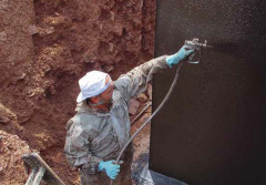 Gdzie stosować izolację bitumiczną i jak ją prawidłowo aplikować? Jakich błędów unikać?