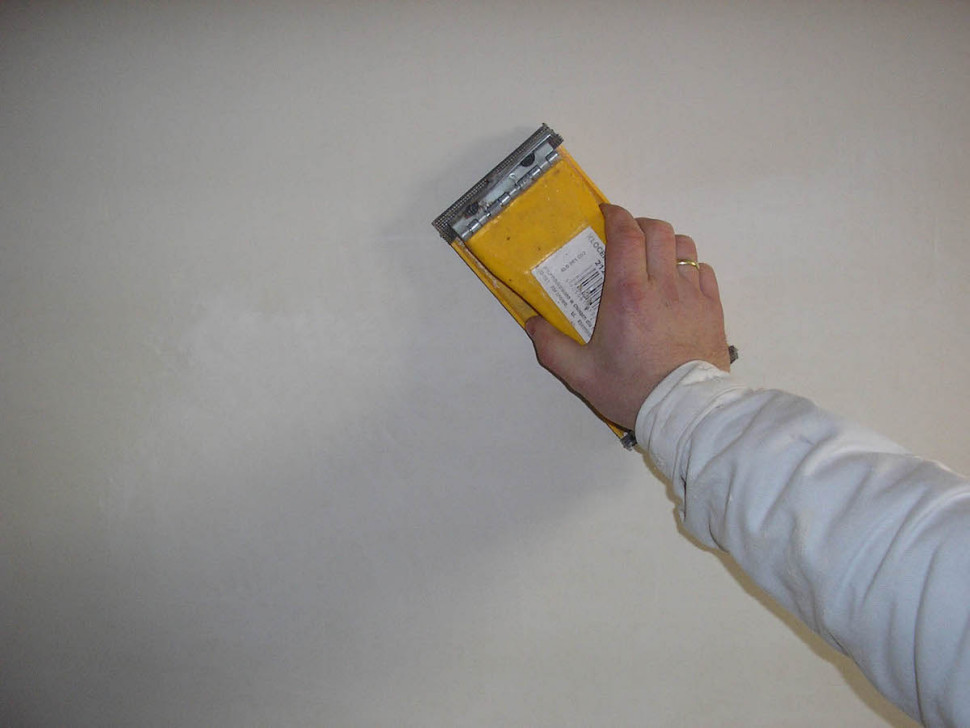 wygładzenie powierzchni ściany gładź gipsowa