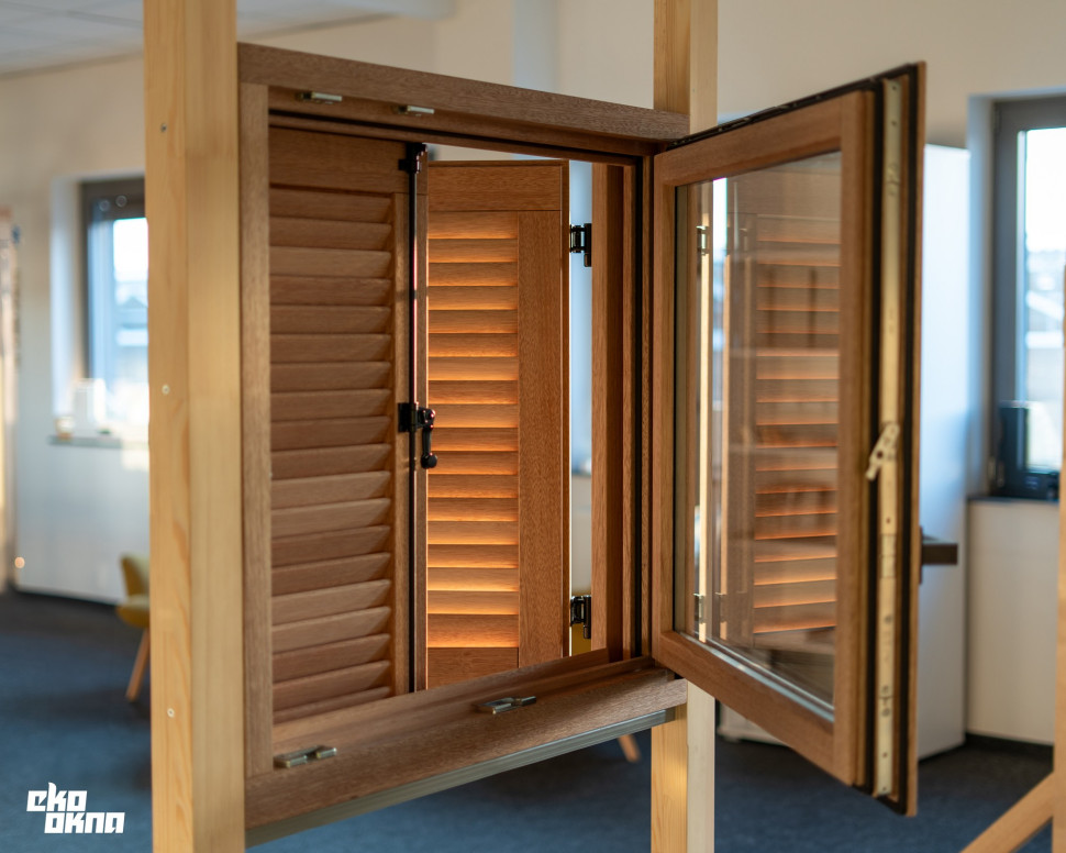 Okna drewniane Naturo 68 z okiennicami