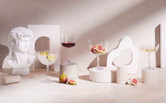 Jak dobrać szkło do stylu wnętrza? Praktyczny poradnik dla miłośników piękna i funkcjonalności