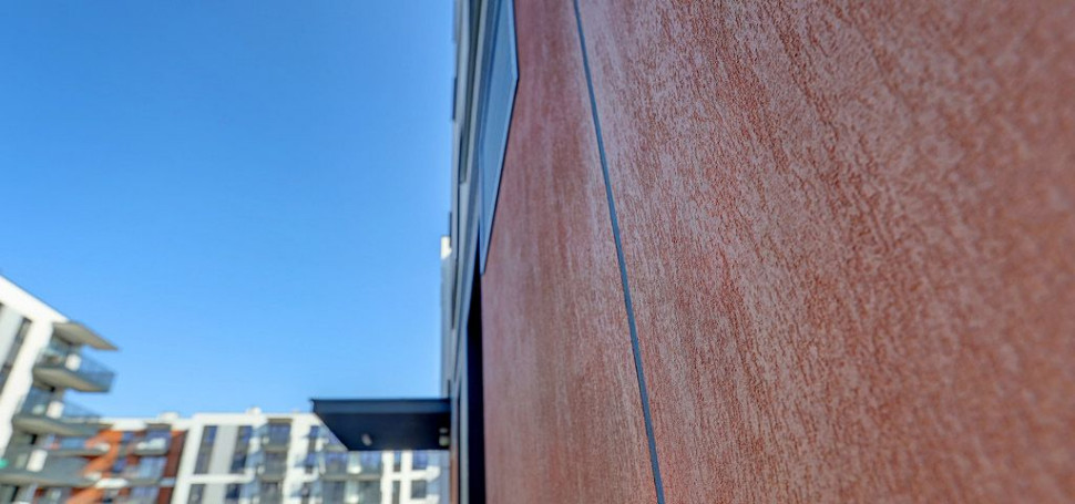 Efekt rdzy nadaje budynkowi nowoczesny i industrialny wygląd