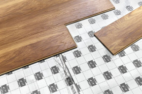 Jaki podkład podłogowy wybrać? O trwałości podłogi nie decydują same panele