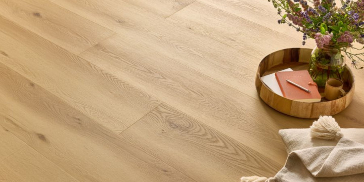 Jak dbać o podłogi winylowe? Nie woda, lecz drobny brud niszczy je najszybciej