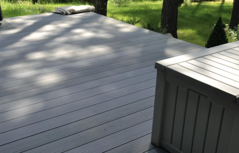 Ryflowane, szczotkowane deski kompozytowe