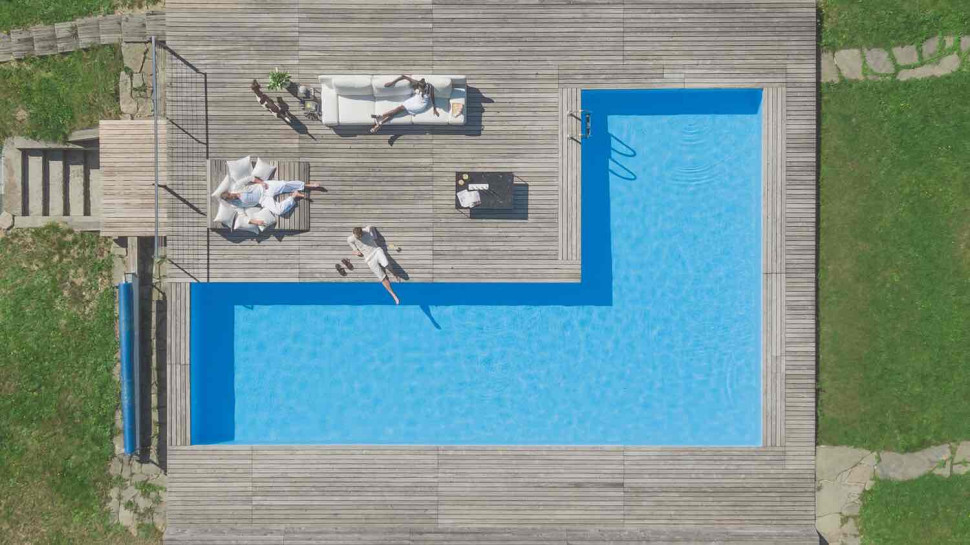 deski na tarasie szare