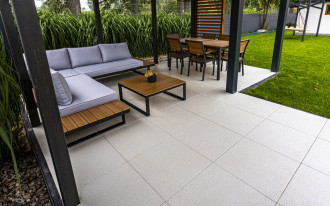 Altana w ogrodzie - z czego zrobić podłogę?