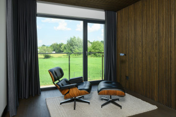 Okna WIŚNIOWSKI ze specjalnymi, zatrzymującymi dźwięki szybami