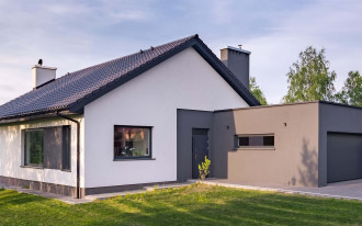 Najmodniejsze kolory elewacji domu 2025. Jakie wybrać, jak je łączyć i dopasować do koloru dachu?