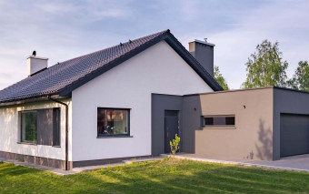 Najmodniejsze kolory elewacji domu 2025. Jakie wybrać, jak je łączyć i dopasować do koloru dachu?