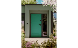 Dlaczego warto wybrać drzwi zewnętrzne z naświetlem?