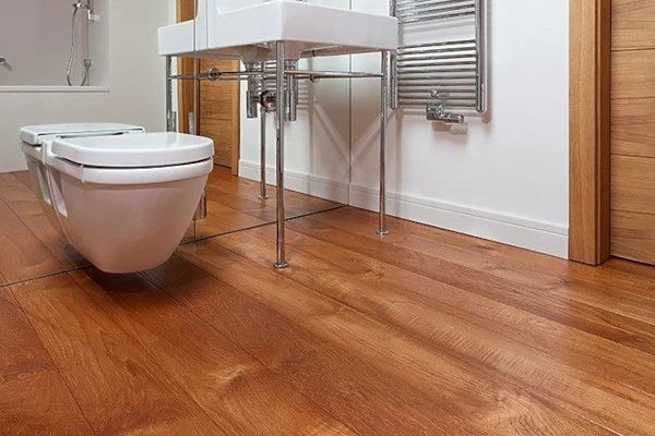 Deski podłogowe mogą być niemal równie wytrzymałe, jak inne rodzaje podłoża.
