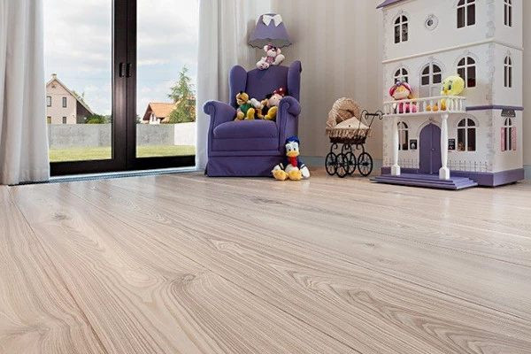 Drewnianą podłogę można z łatwością dopasować do swoich indywidualnych preferencji. 