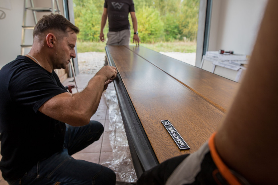 Przygotowanie do montażu bramy garażowej (fot. Wiśniowski)