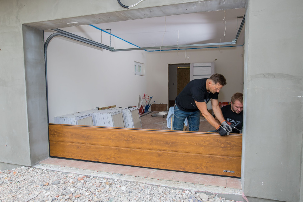 WIŚNIOWSKI rekomenduje montaż bramy garażowej po zakończeniu prac wykończeniowych (fot. Wiśniowski)