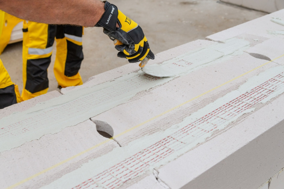 Murfor® Compact układa się w dwóch równoległych pasach, oddalonych od siebie o kilka centymetrów.