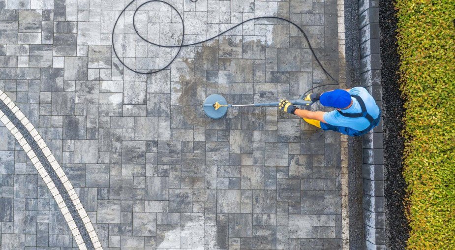 Jak usunąć stare plamy z oleju na kostce brukowej? Skuteczne i sprawdzone sposoby czyszczenia