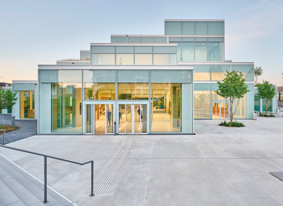 Nowy budynek uniwersytecki z aluminiową fasadą
Schüco AWS 90.SI CCF.
Fot. Schüco