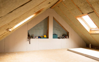 Jak zagospodarować poddasze nieużytkowe na mieszkalne? Adaptacja, izolacja, ocieplenie