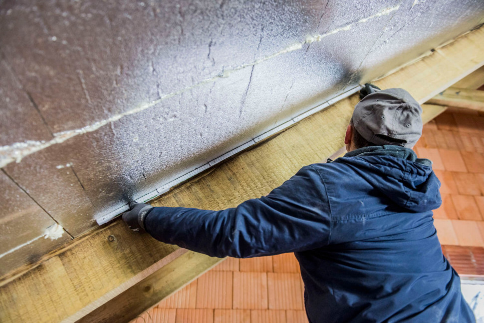 remont na poddaszu wstawienie okien dachowych