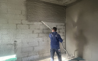 Roboty wykończeniowe - istotne elementy wpływające na wykonanie tynków wewnętrznych