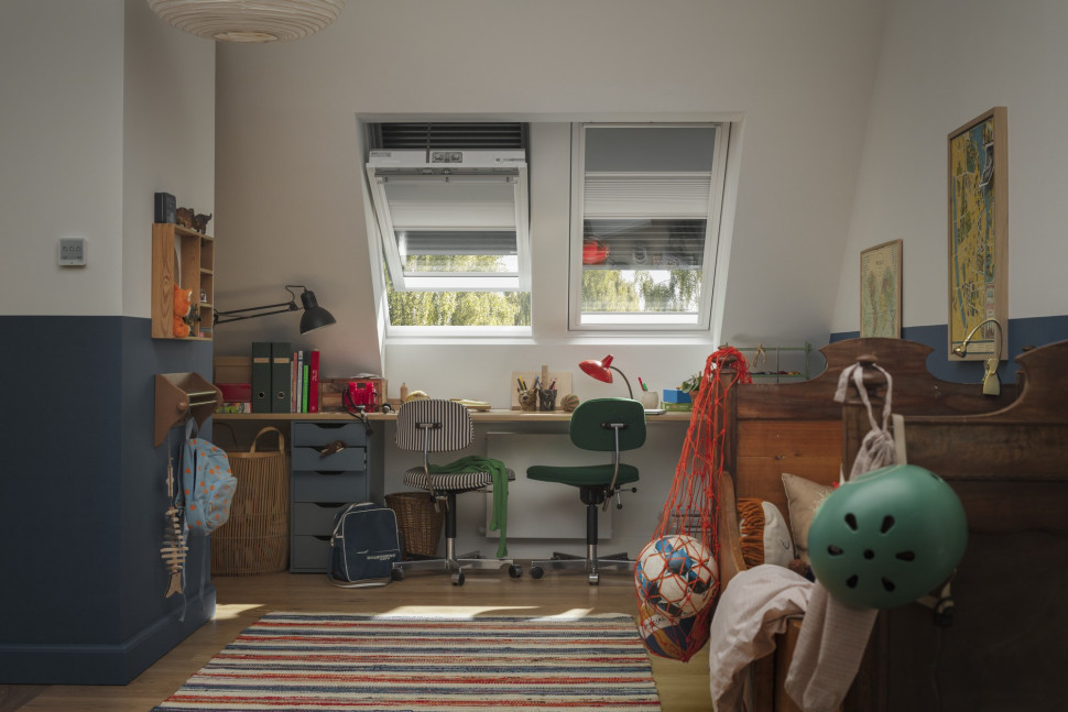 Zasłonięte zewnętrzne rolety aluminiowe (fot. VELUX)