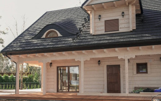 Dom drewniany - czy naprawdę warto? Porównanie domów szkieletowych, z bali i prefabrykowanych