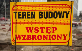 Ogrodzenie placu budowy - czy jest obowiązkowe, kto za nie odpowiada i co grozi za brak zabezpieczenia?