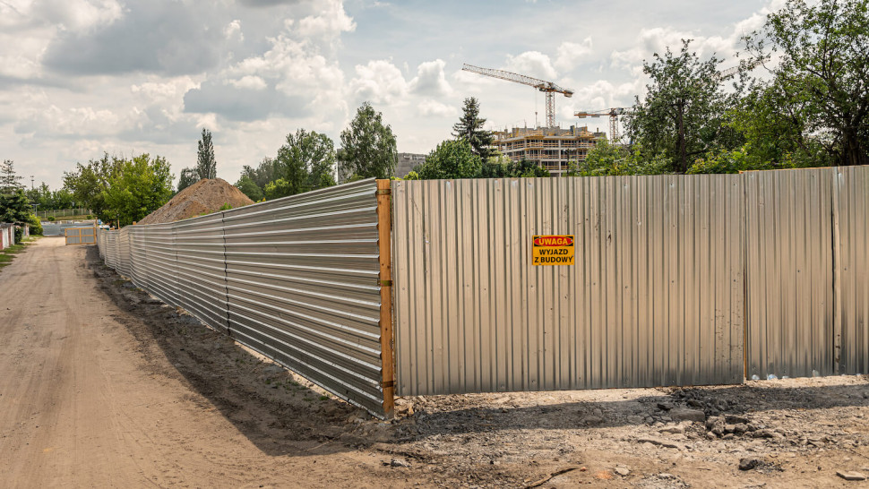 tymczasowe ogrodzenie budowy