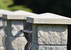 Montaż daszków ogrodzeniowych - kluczowe informacje