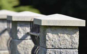 Montaż daszków ogrodzeniowych - kluczowe informacje