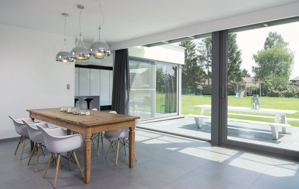 otwieranie drzwi tarasowych