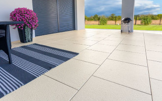 Wyjdź boso na taras: płyty dekoracyjne MUSSO w kolorze SAHARA