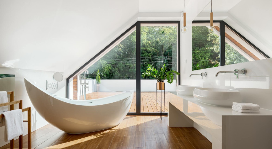 Jak urządzić łazienkę na poddaszu? Projekt i aranżacja bez błędów