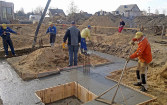 Rodzaje fundamentów i ich izolacja: jak wykonać ocieplenie i izolację przeciwwilgociową?