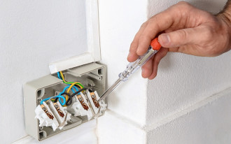 Neonówka - jak działa i jak bezpiecznie używać próbnika napięcia